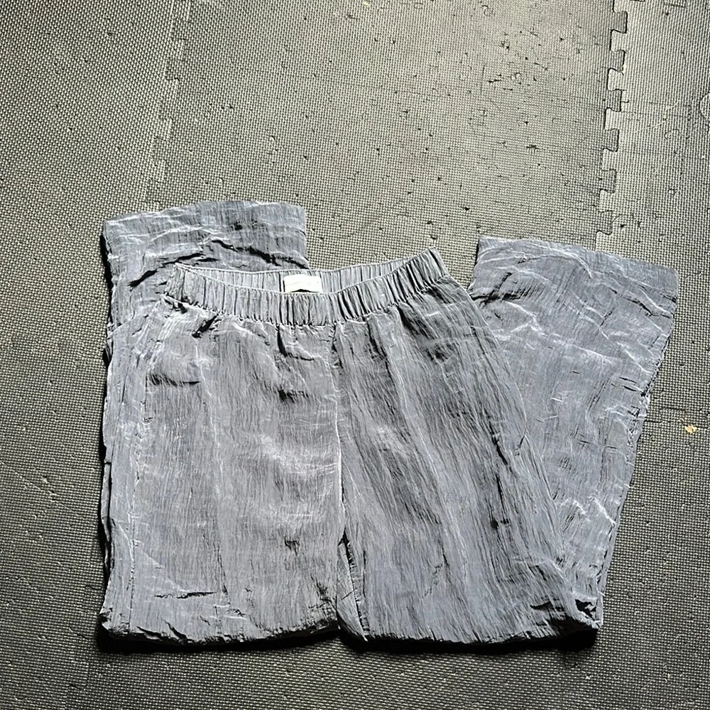 Abercrombie & Fitch Charcoal satin pants - Picture 2 of 2